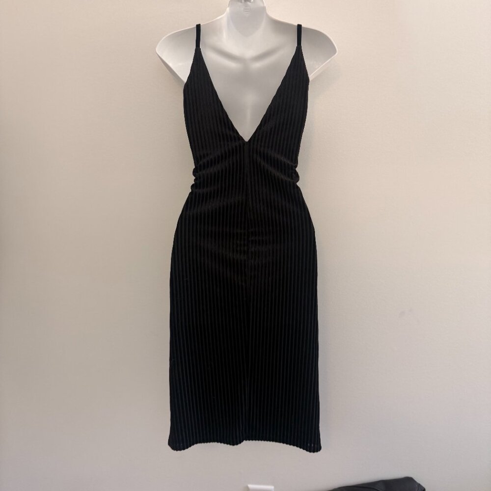 Forever 21 Black Ribbed Velvet Deep V Midi Dress | Size L - Picture 4 of 10